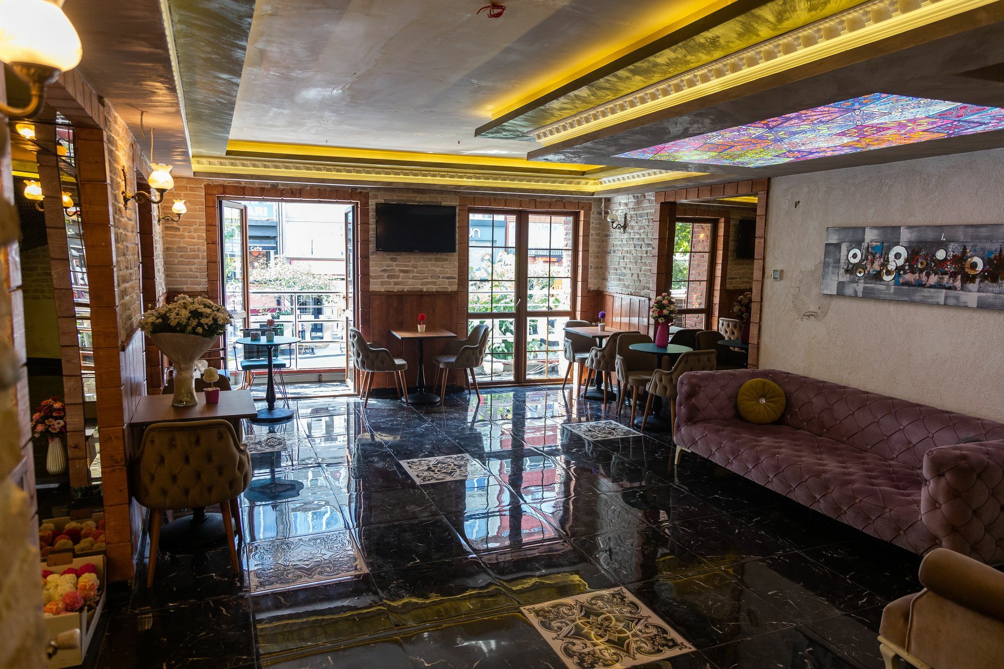 Royal Garden Suite And Hotel Istanbul Exterior photo